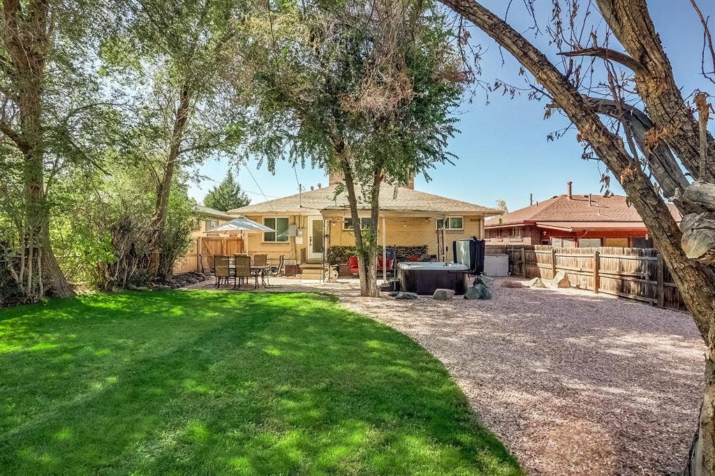6 BR in Denver