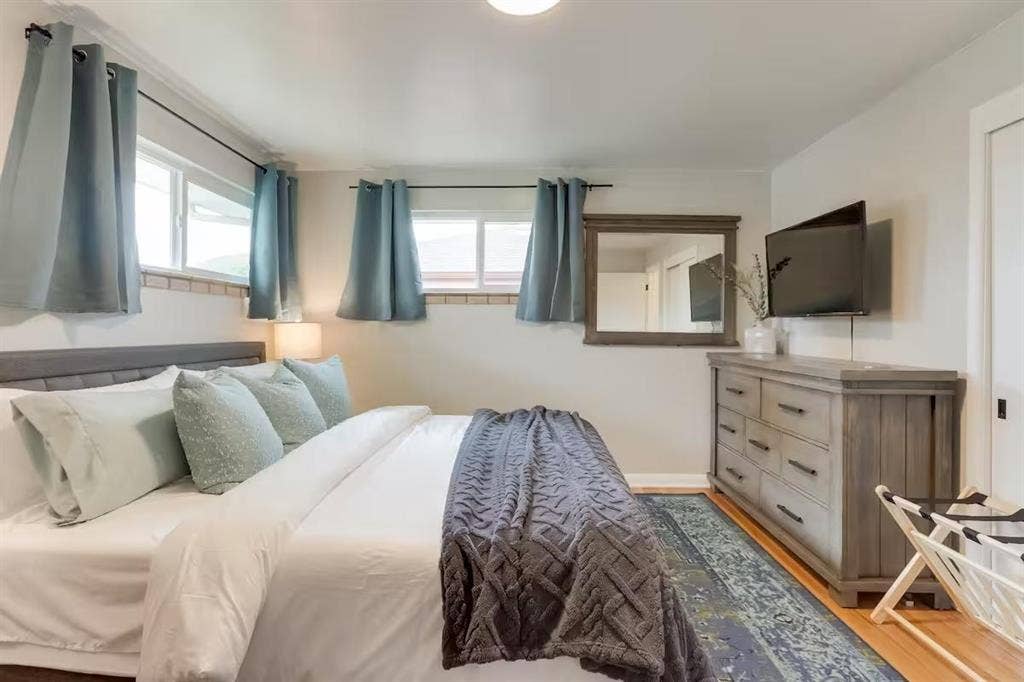 6 BR in Denver