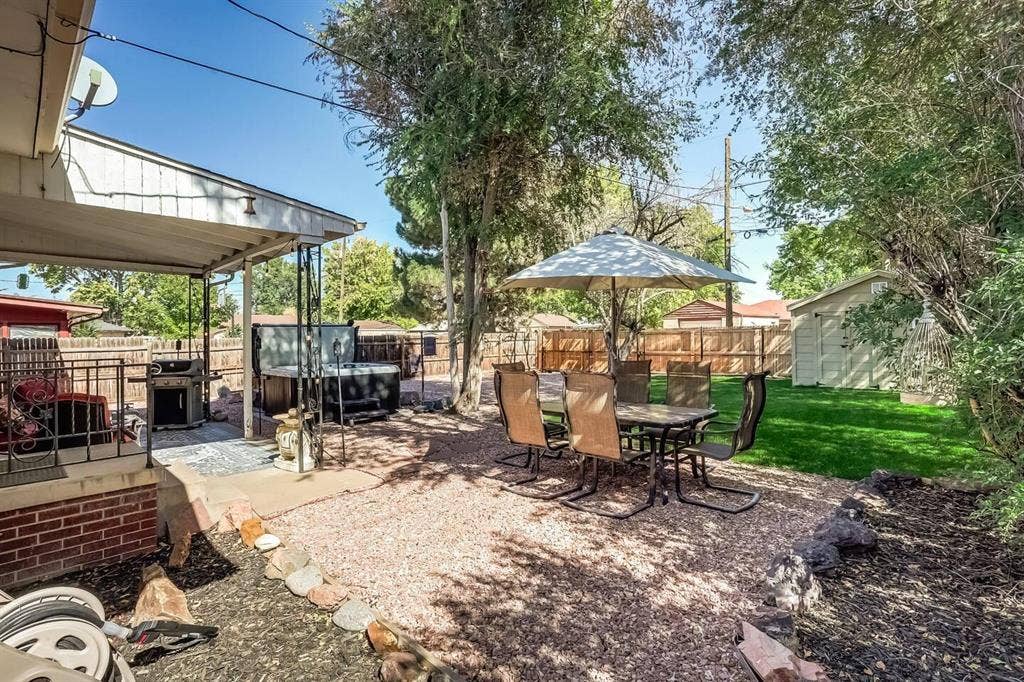 6 BR in Denver