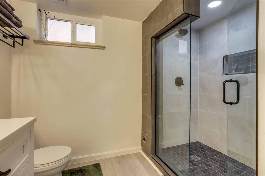 6 BR in Denver