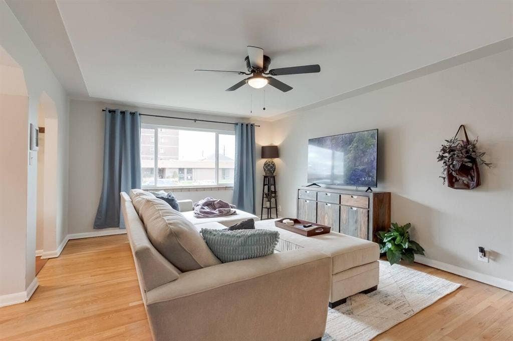 6 BR in Denver