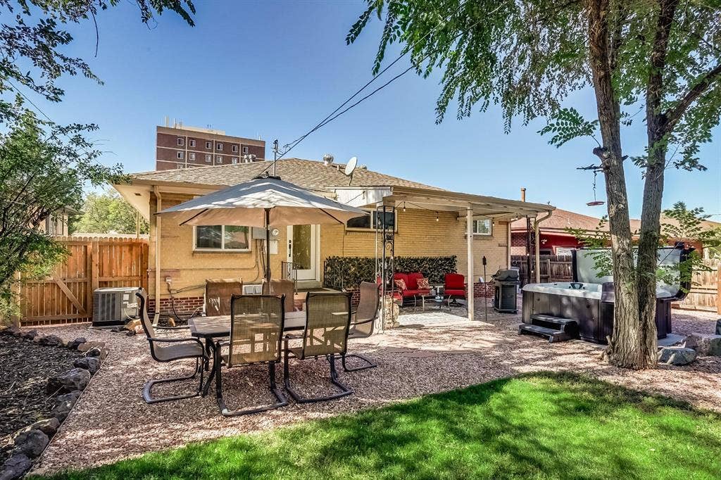 6 BR in Denver