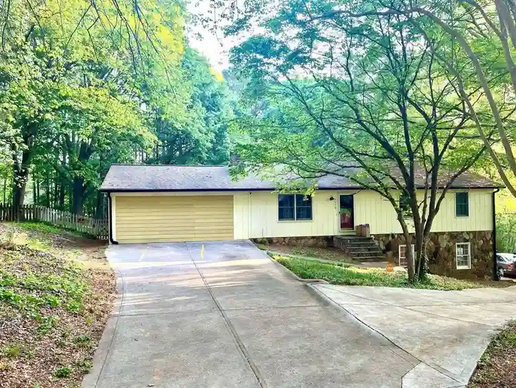 5 BR in Lilburn