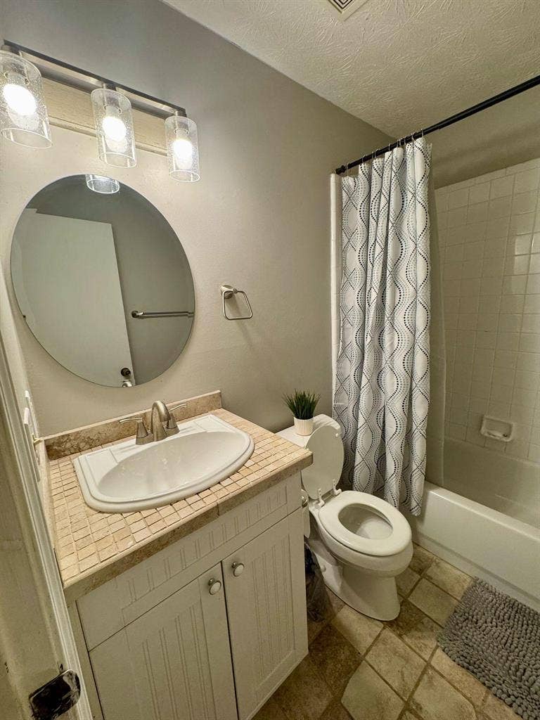 5 BR in Lilburn