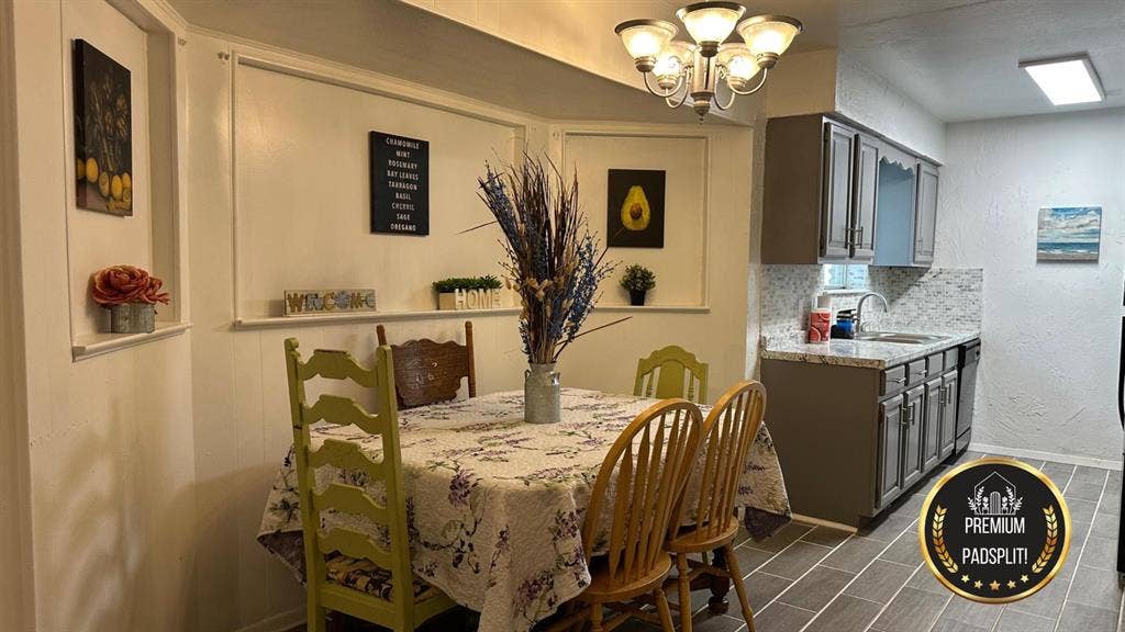 6 BR in Arlington