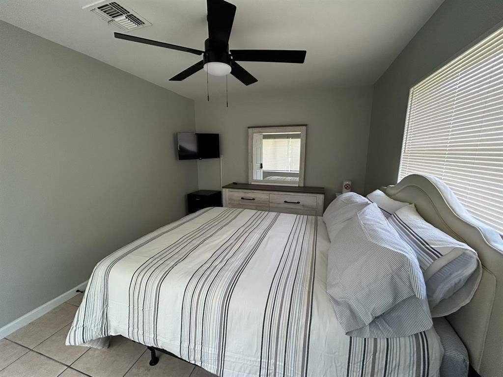 6 BR in Leesburg