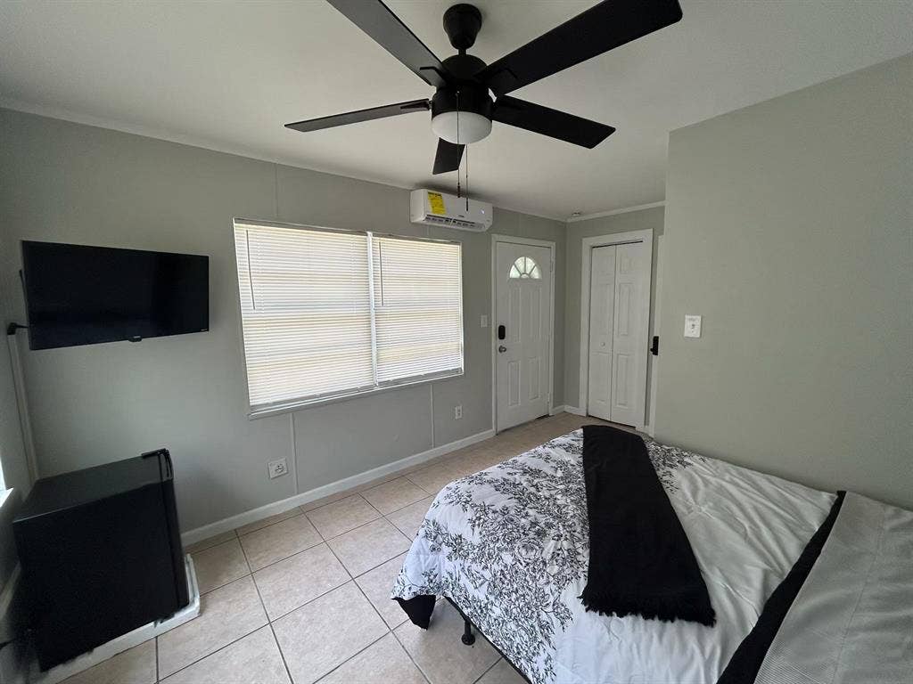 6 BR in Leesburg
