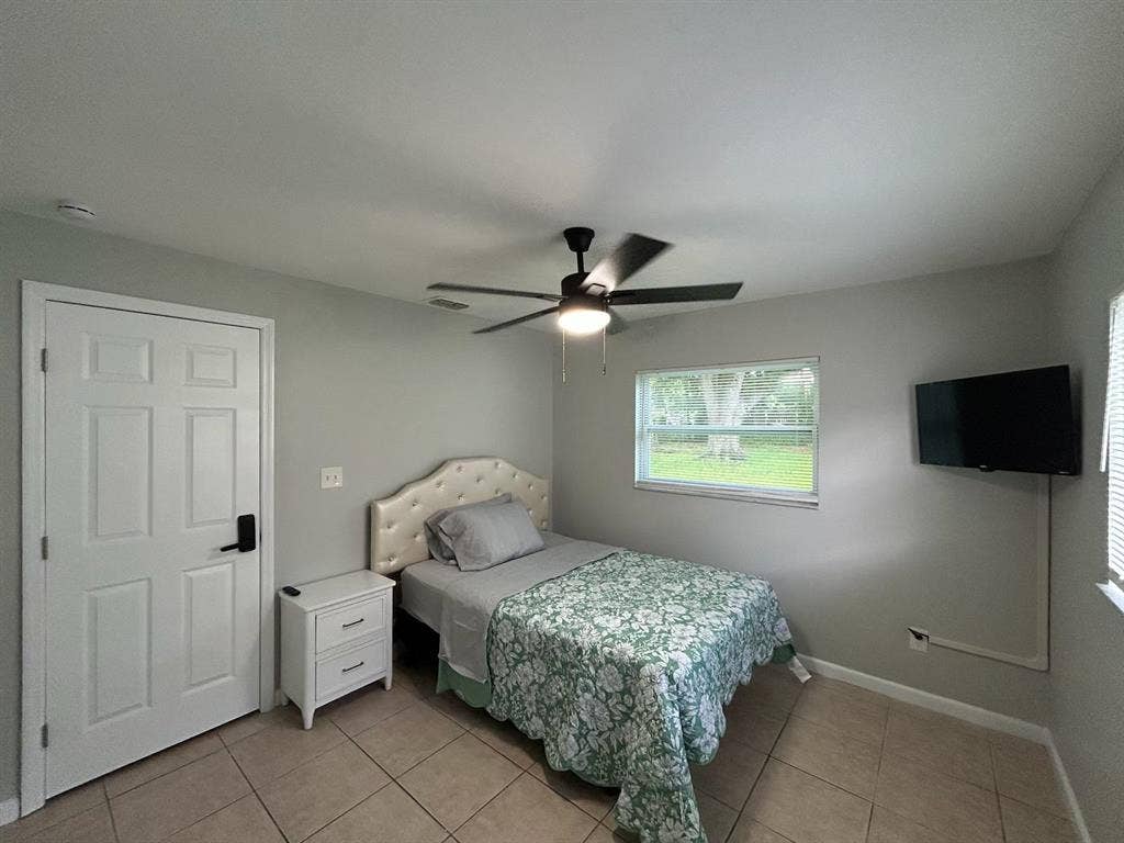 6 BR in Leesburg