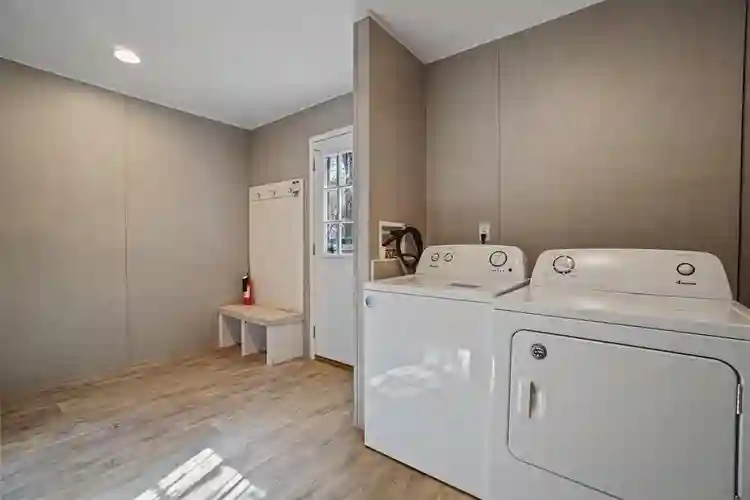 6 BR in Stockbridge