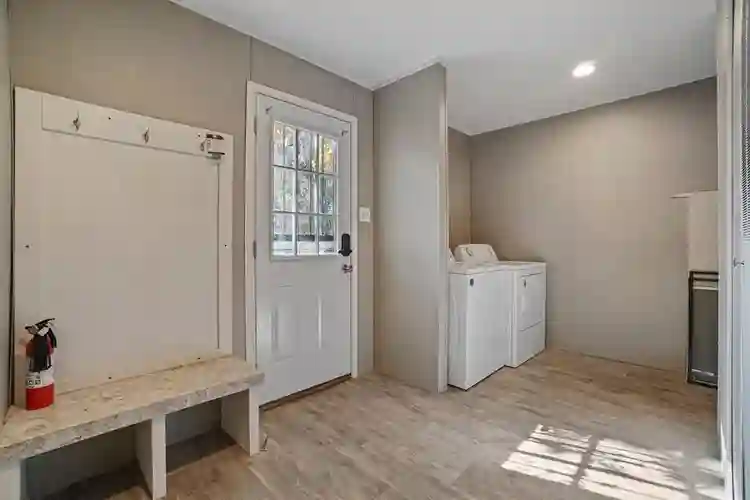6 BR in Stockbridge