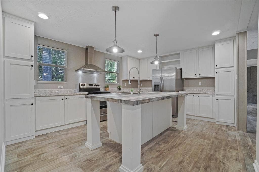 6 BR in Stockbridge