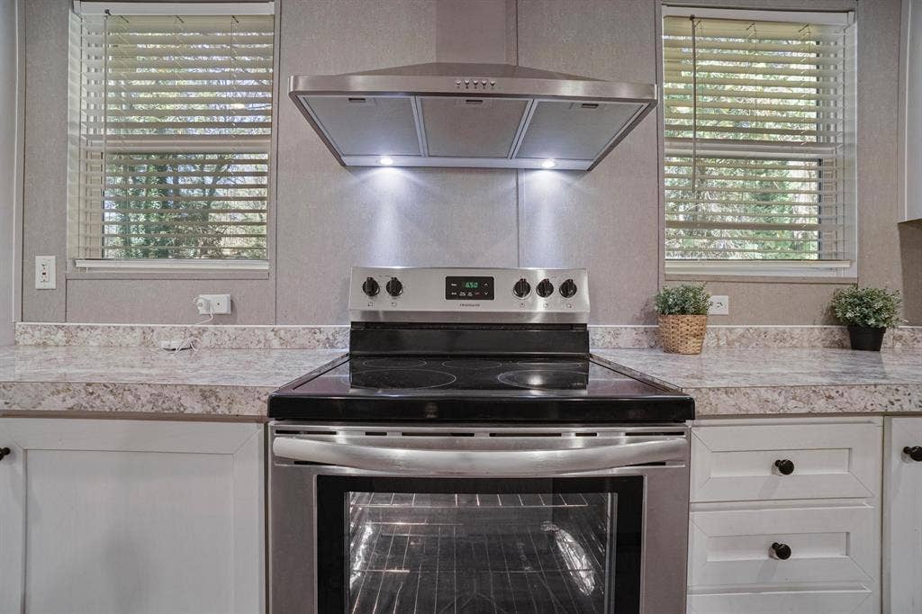 6 BR in Stockbridge