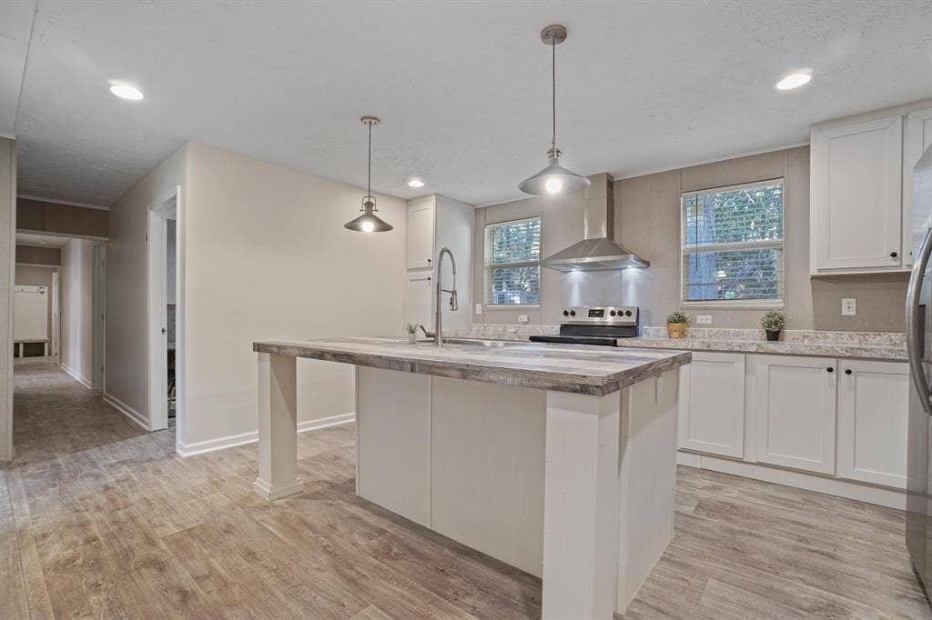 6 BR in Stockbridge
