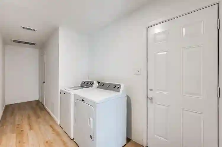 8 BR in Denton