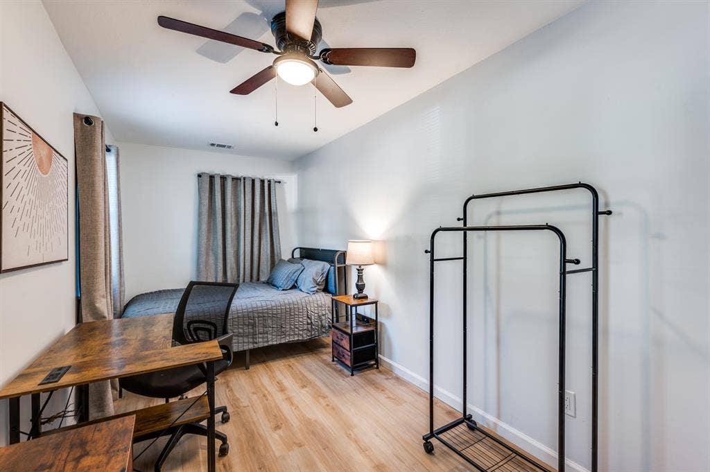 8 BR in Denton