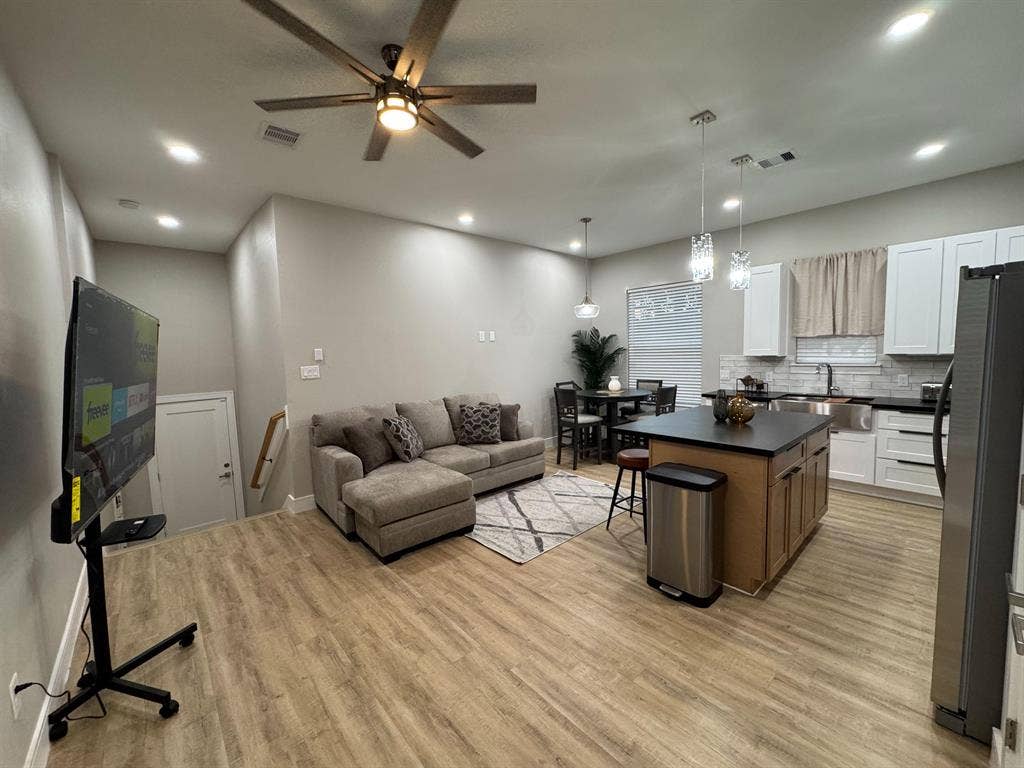 3 BR in Houston