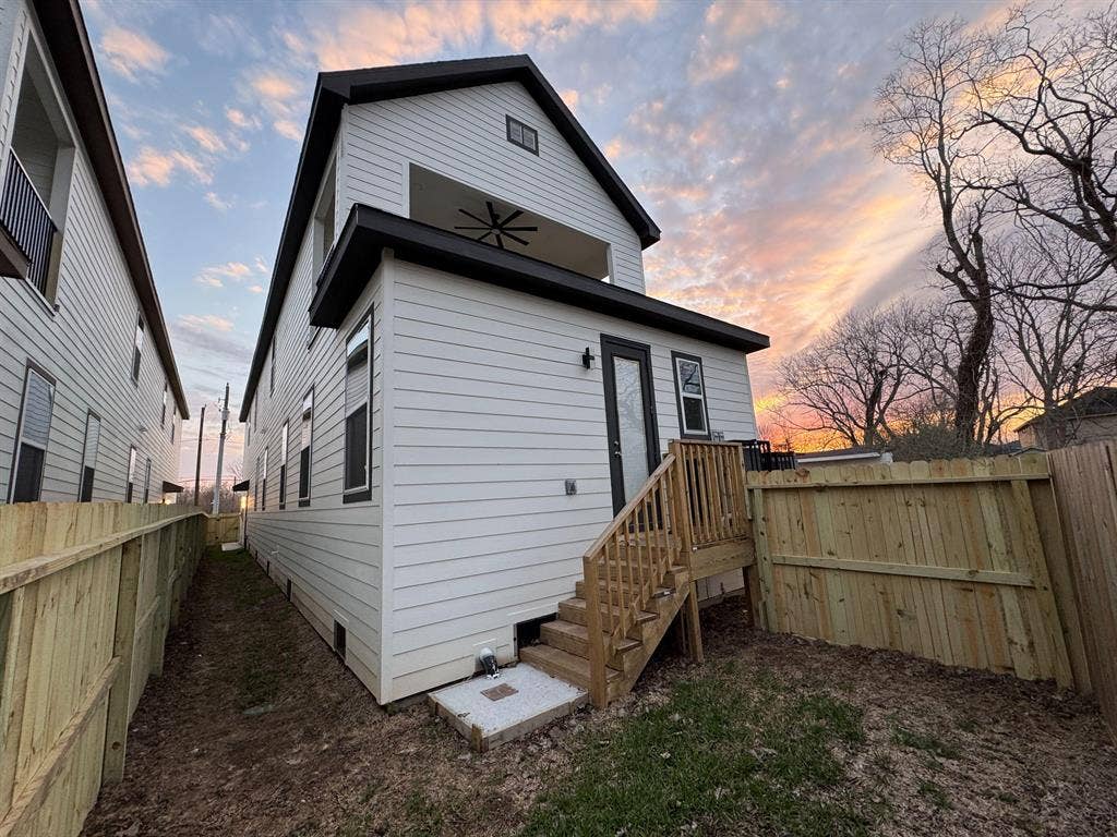 3 BR in Houston