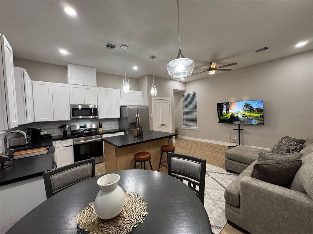 3 BR in Houston
