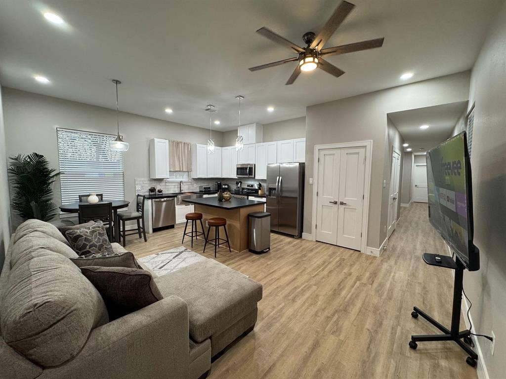 3 BR in Houston