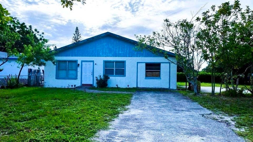 Boca Raton. Room for rent.