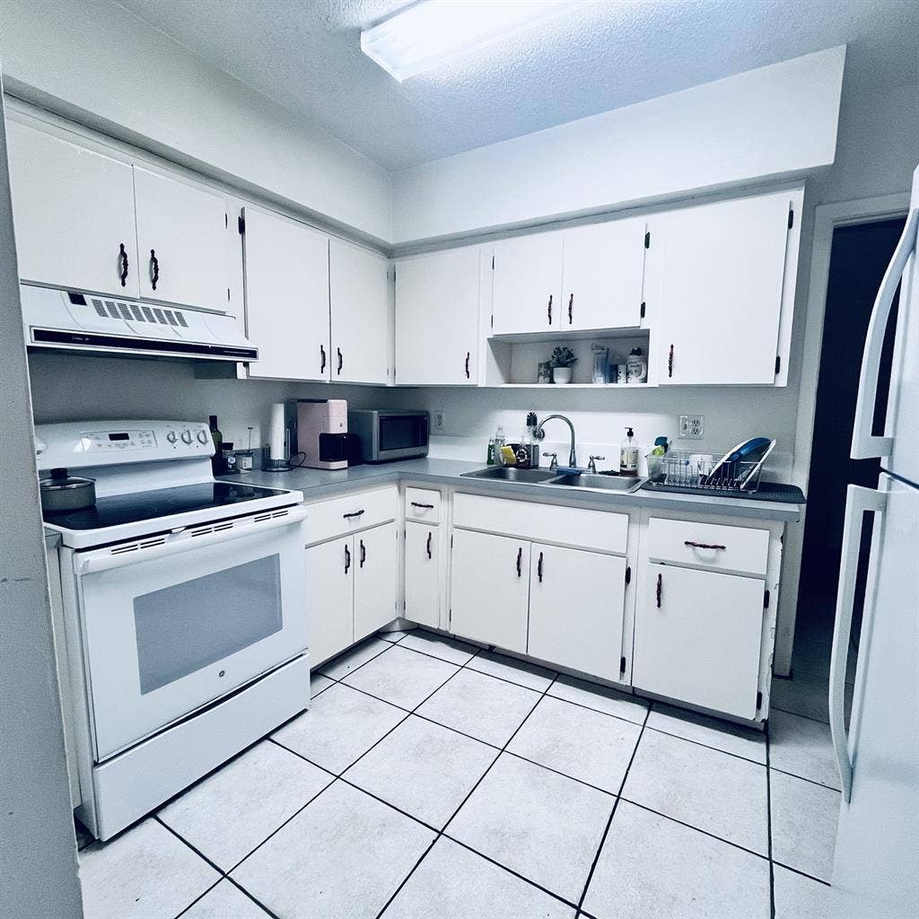 Boca Raton. Room for rent.