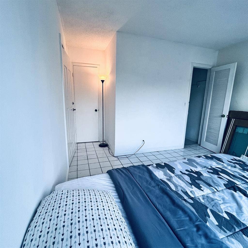 Boca Raton. Room for rent.