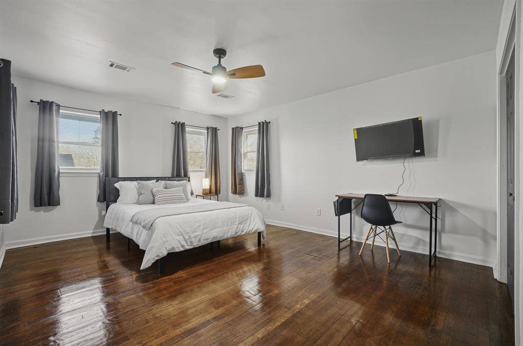 4 BR in Dallas