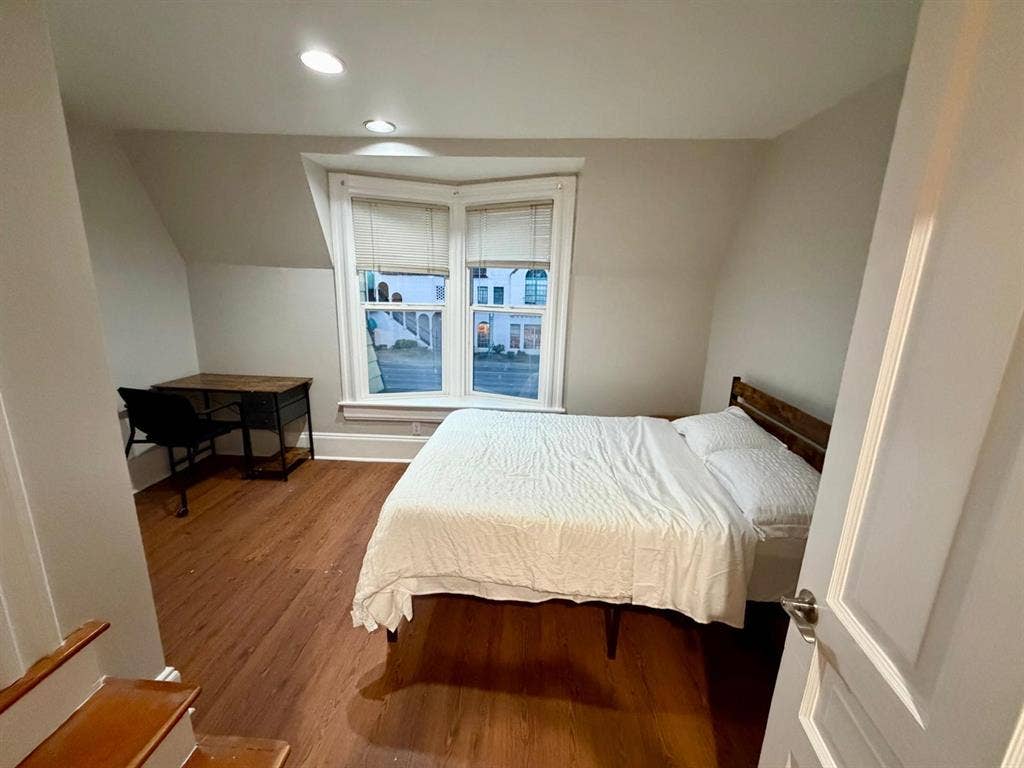 5 BR in Everett