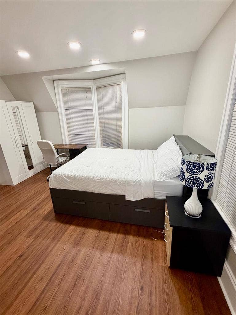 5 BR in Everett