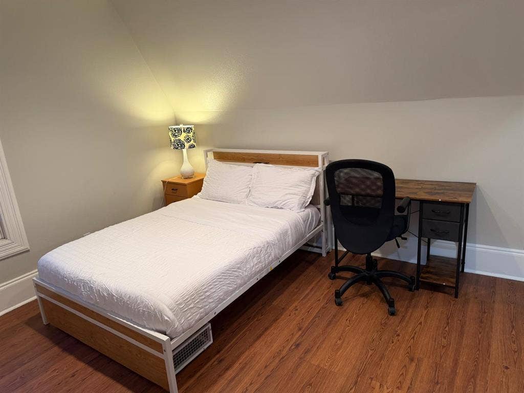 5 BR in Everett