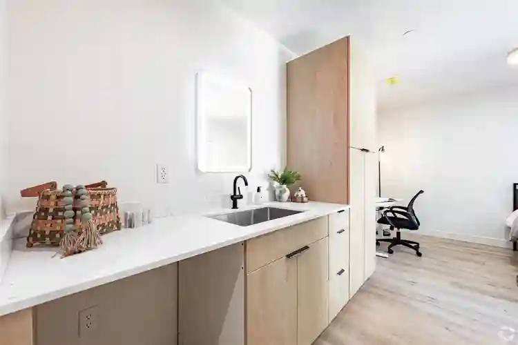 7 BR in Los Angeles