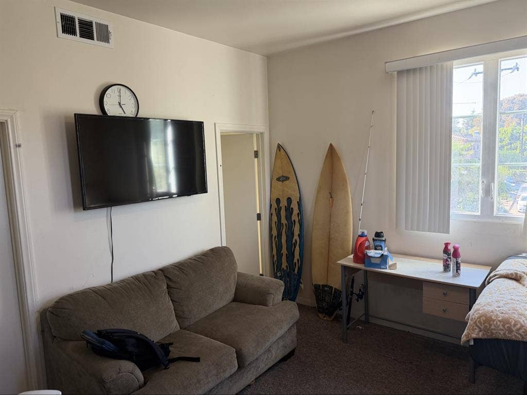 Room for rent downtown Santa Barbar