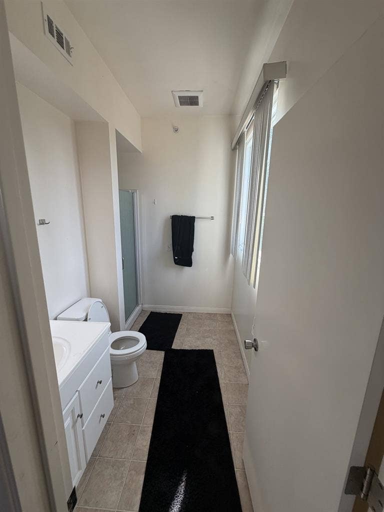 Room for rent downtown Santa Barbar