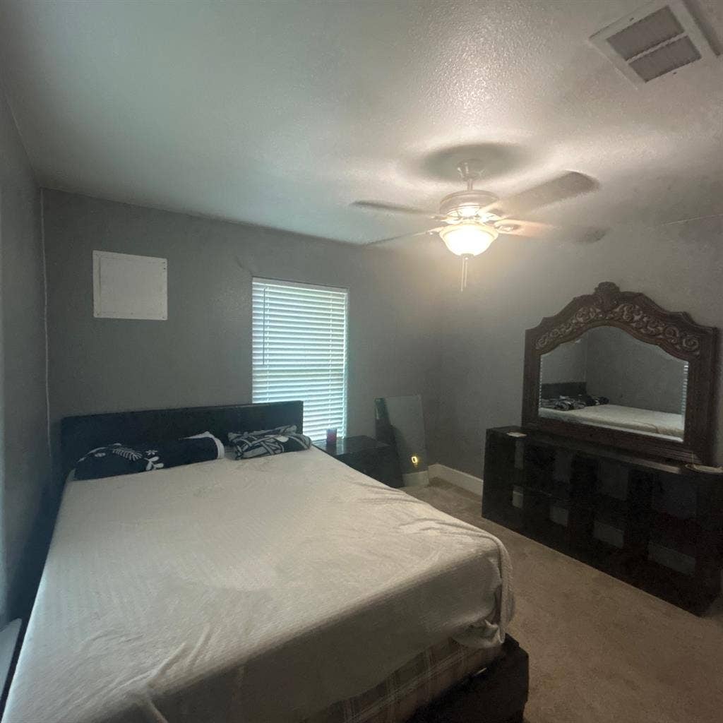 ISO of 1 roomate (no couples)