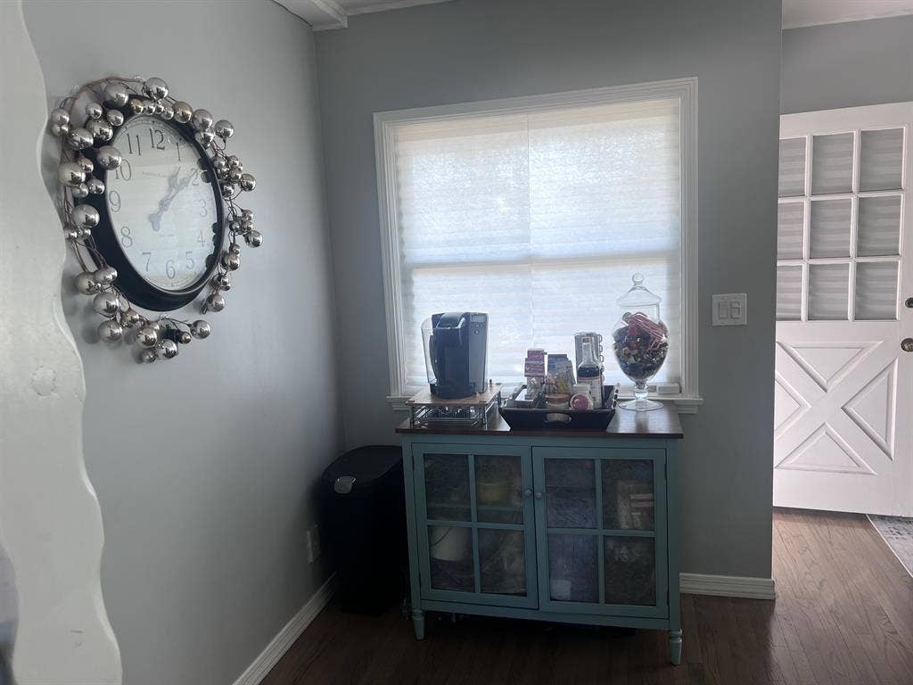 1 Room in Quiet Professional Home