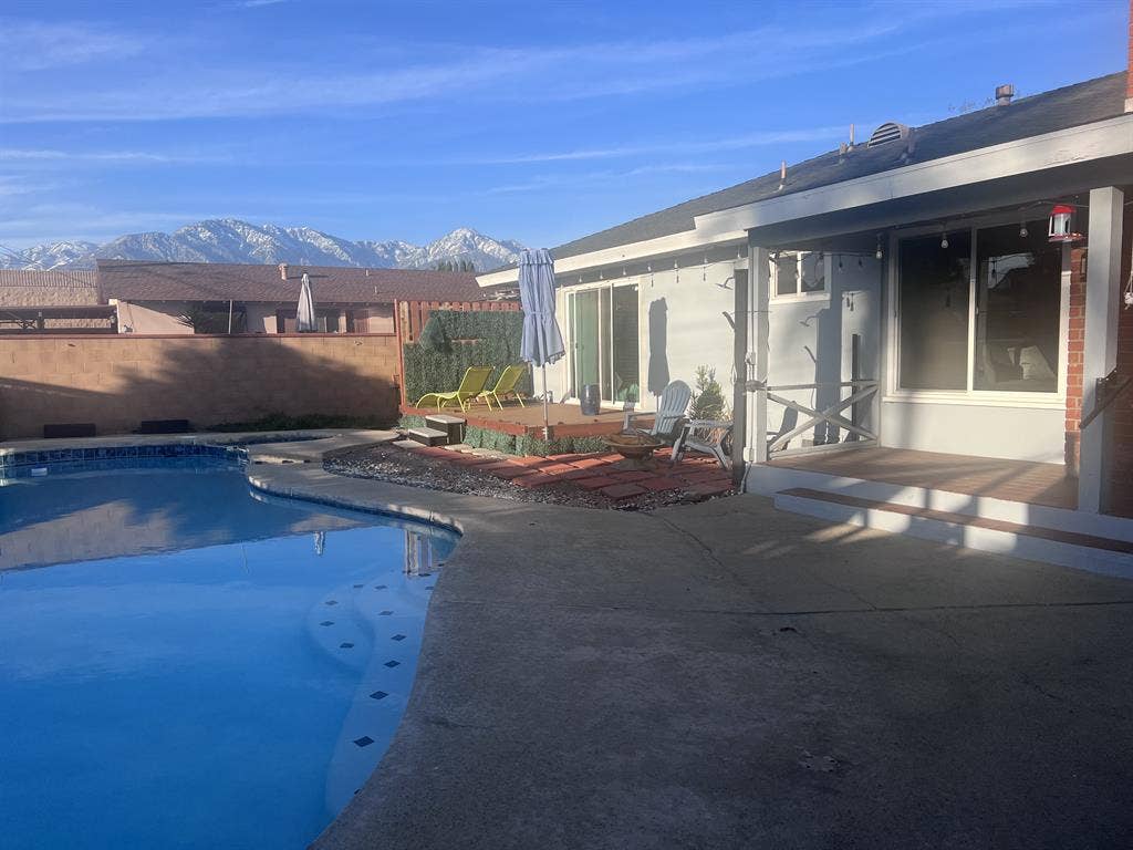 1 Room in Quiet Professional Home