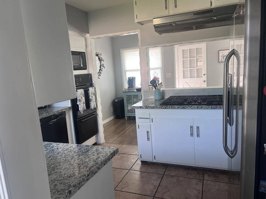 1 Room in Quiet Professional Home