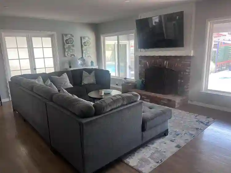 1 Room in Quiet Professional Home