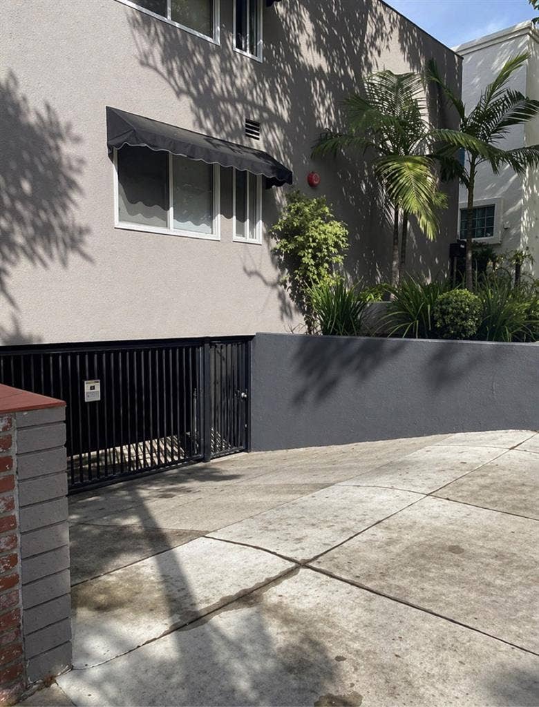 Spacious Room in West Hollywood