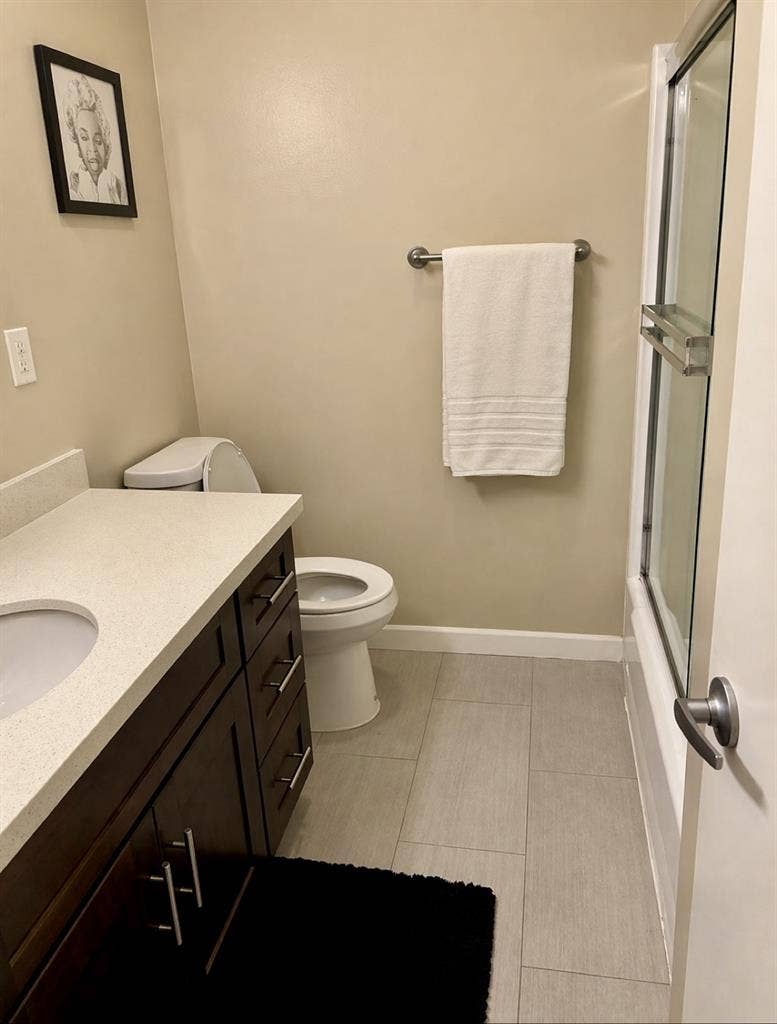 Spacious Room in West Hollywood