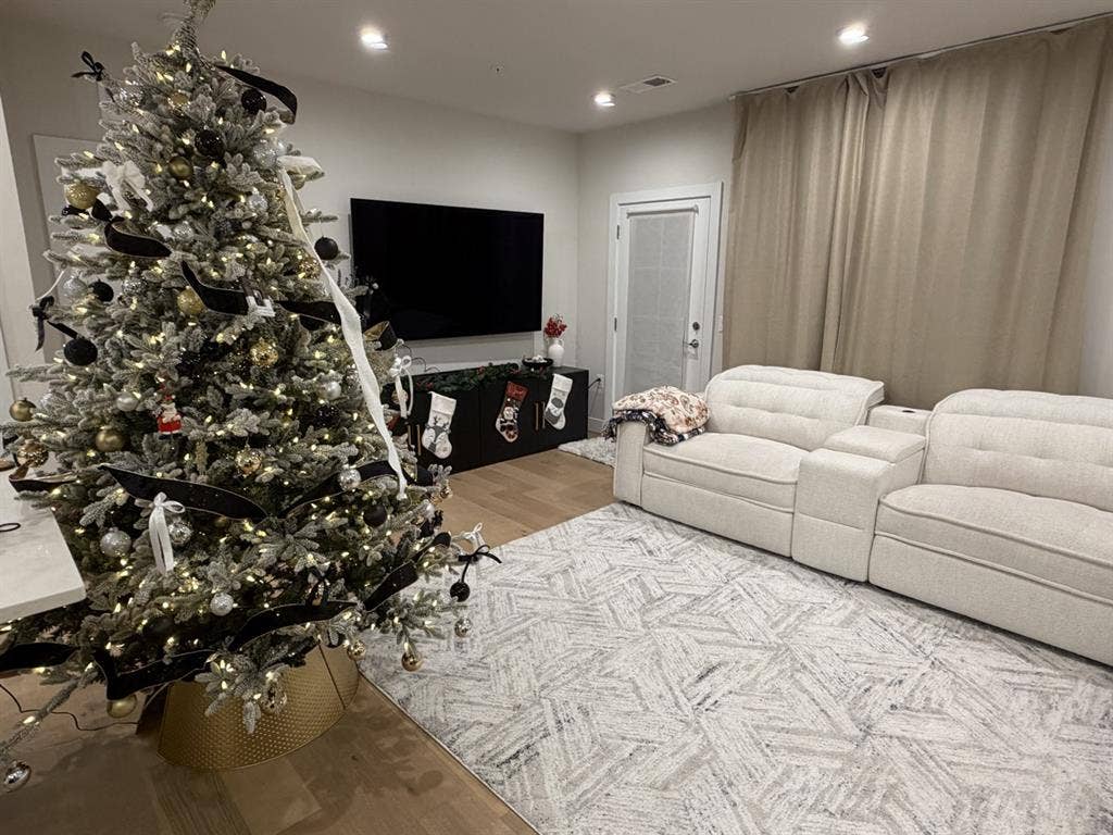 Luxury condo for rent