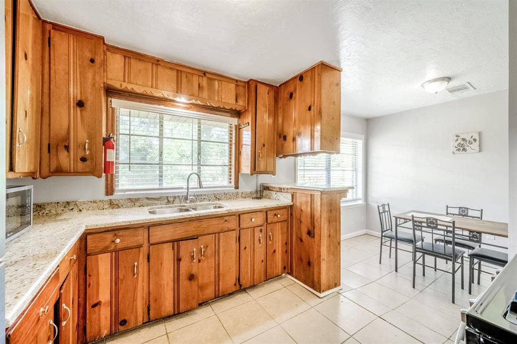 5 BR in Houston