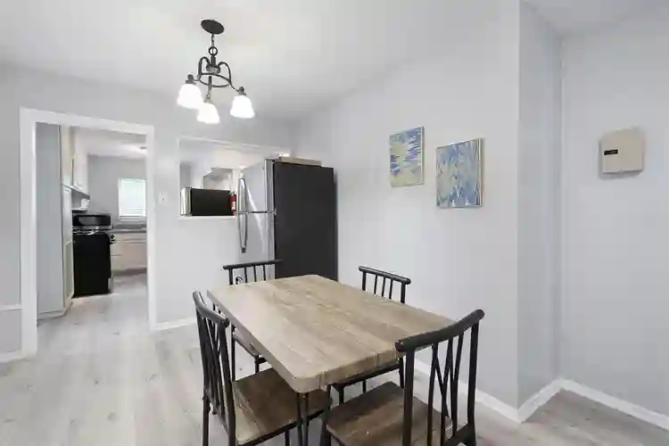 8 BR in Houston