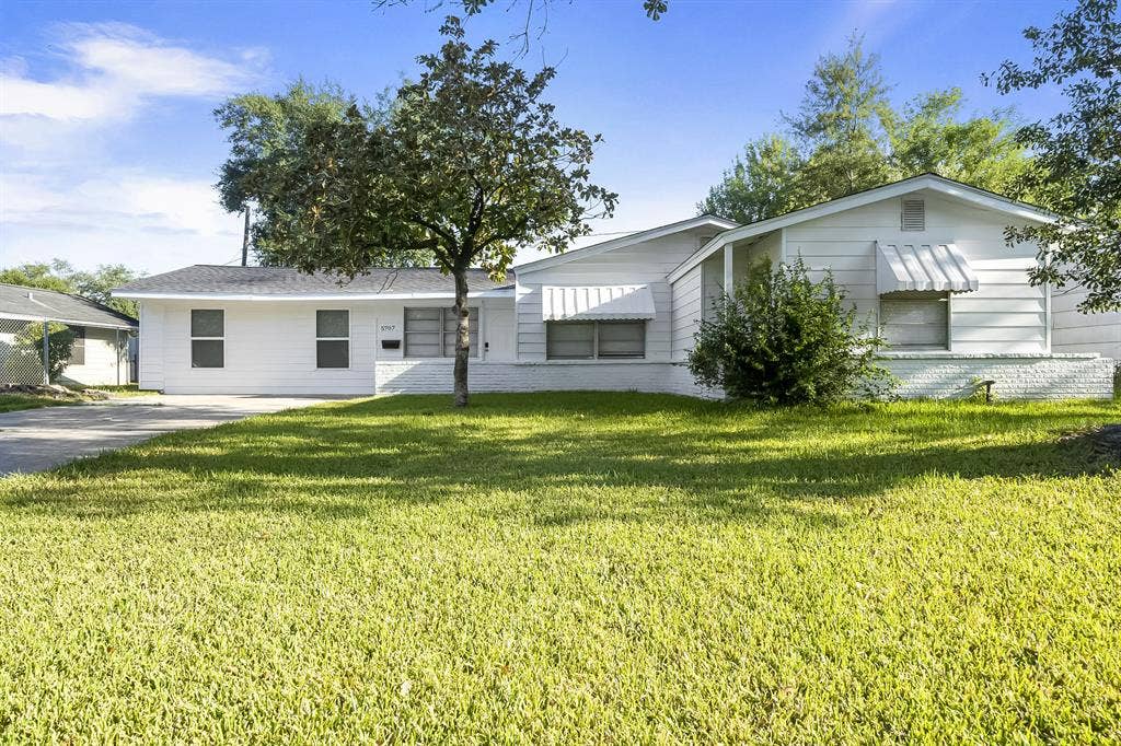 8 BR in Houston