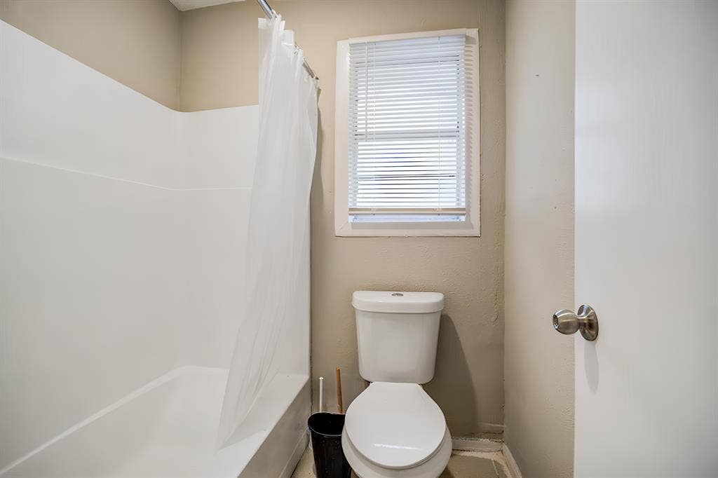 8 BR in Houston