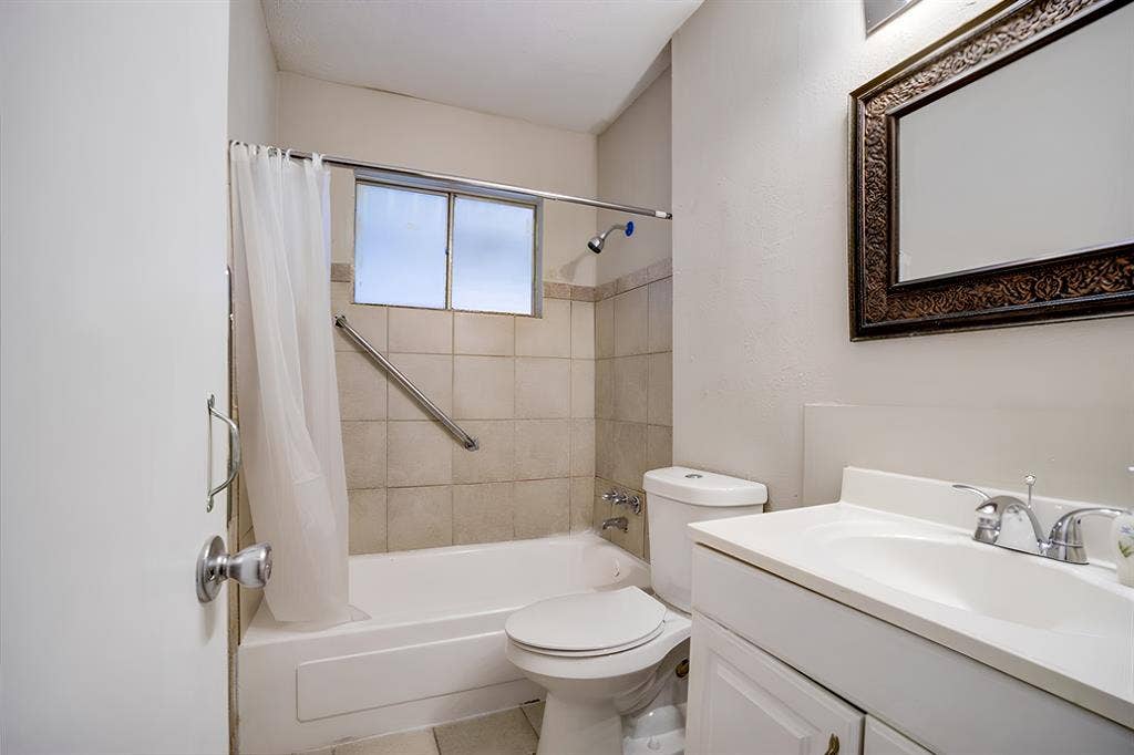 8 BR in Houston