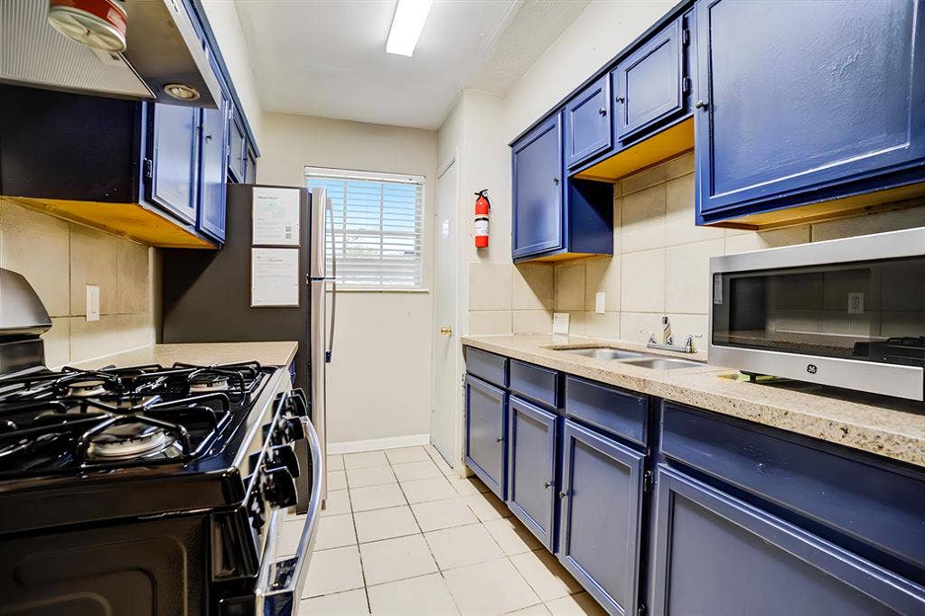 8 BR in Houston