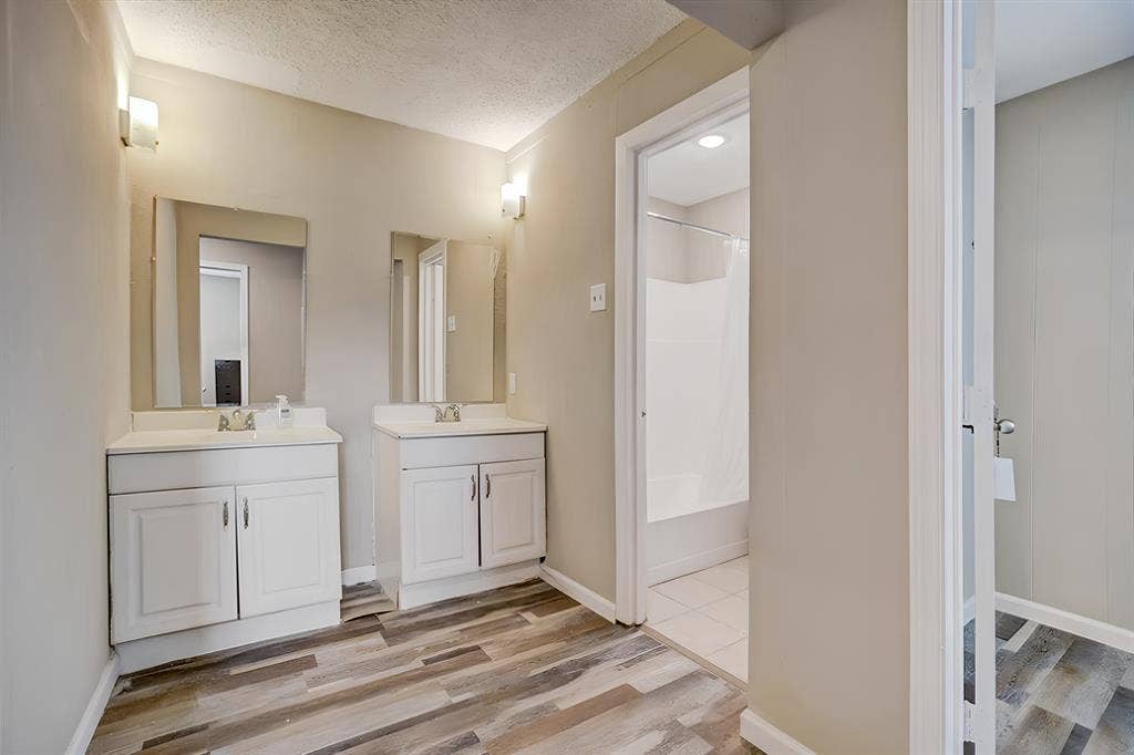8 BR in Houston