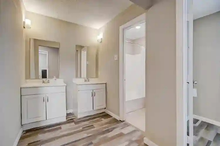 8 BR in Houston