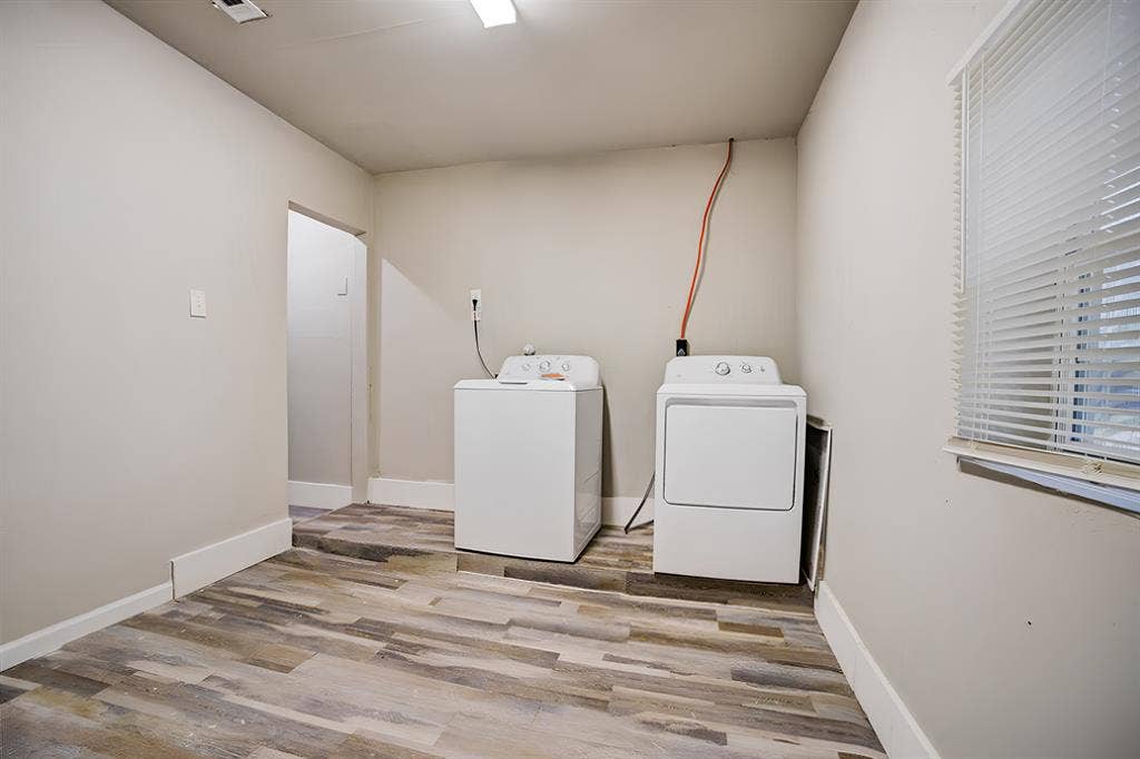 8 BR in Houston